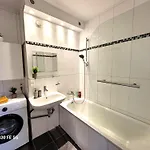 Grosse 3-zimmer Wohnung, Zentrale Lage. *