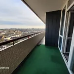 Grosse 3-zimmer Wohnung, Zentrale Lage. Apartamento