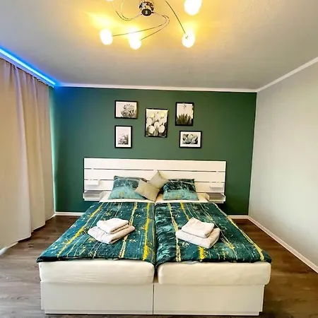 Grosse 3-zimmer Wohnung, Zentrale Lage. 아파트 *