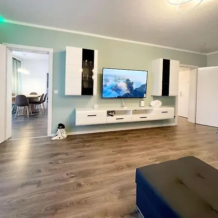 Grosse 3-zimmer Wohnung, Zentrale Lage. * 뮬하임안더루