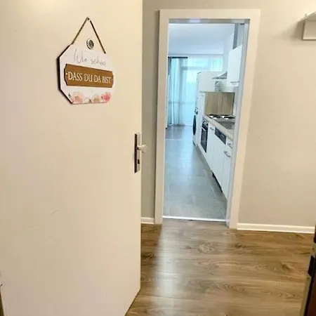 Grosse 3-zimmer Wohnung, Zentrale Lage. 뮬하임안더루