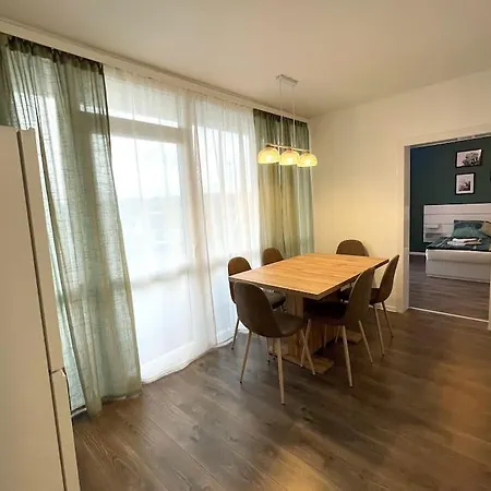 Grosse 3-zimmer Wohnung, Zentrale Lage. Lägenhet *