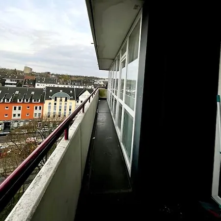 Grosse 3-zimmer Wohnung, Zentrale Lage. 뮬하임안더루