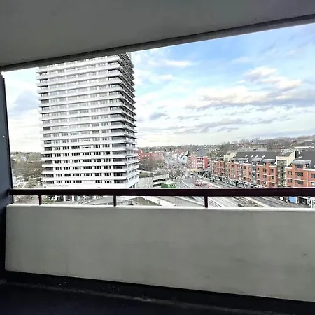 Grosse 3-zimmer Wohnung, Zentrale Lage.