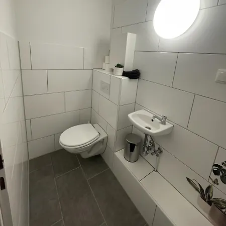 Grosse 3-zimmer Wohnung, Zentrale Lage. 뮬하임안더루