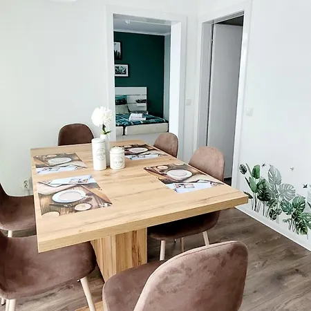 Grosse 3-zimmer Wohnung, Zentrale Lage.