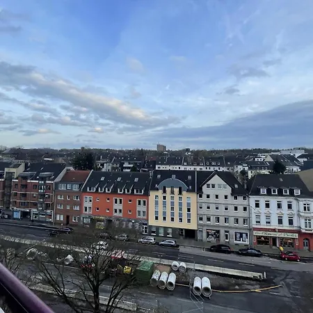 Grosse 3-zimmer Wohnung, Zentrale Lage. 아파트 *