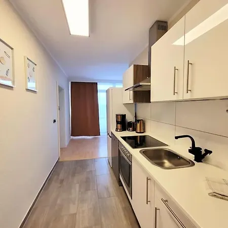 Grosse 3-zimmer Wohnung, Zentrale Lage. 아파트 뮬하임안더루