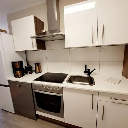 Grosse 3-zimmer Wohnung, Zentrale Lage. 뮬하임안더루