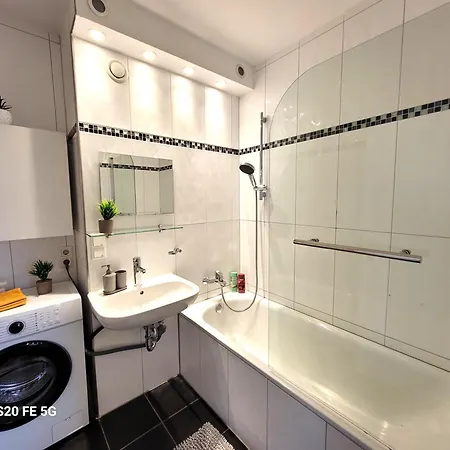 Grosse 3-zimmer Wohnung, Zentrale Lage. *