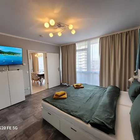 Grosse 3-zimmer Wohnung, Zentrale Lage. Lejlighed *