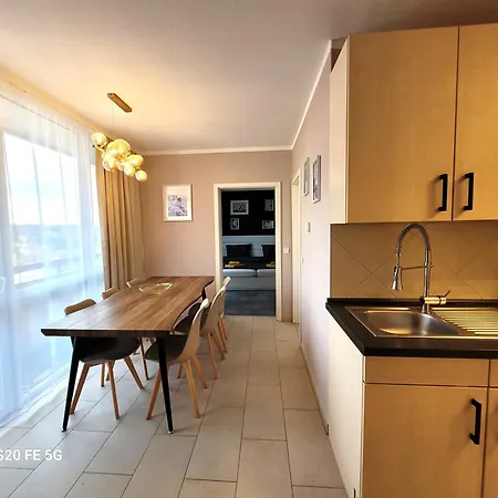 Lejlighed Grosse 3-zimmer Wohnung, Zentrale Lage.