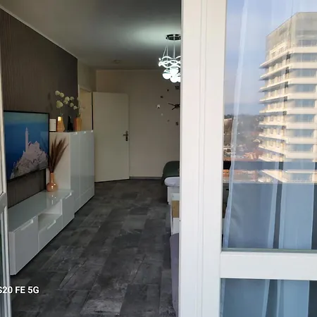 Lejlighed Grosse 3-zimmer Wohnung, Zentrale Lage.