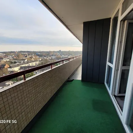 Grosse 3-zimmer Wohnung, Zentrale Lage. Lejlighed