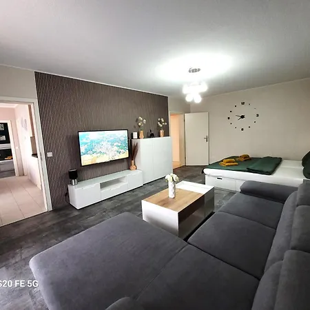 Grosse 3-zimmer Wohnung, Zentrale Lage.