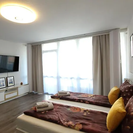 Lejlighed Grosse 3-zimmer Wohnung, Zentrale Lage.