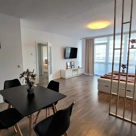 Grosse 3-zimmer Wohnung, Zentrale Lage.
