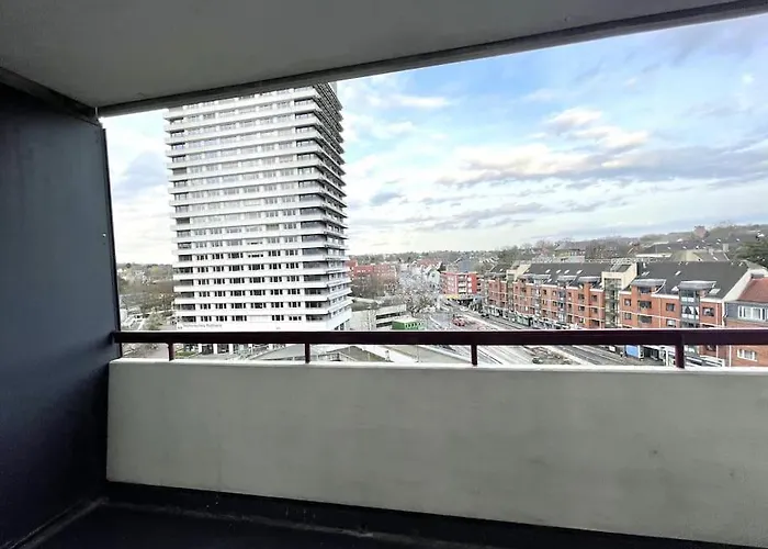 Grosse 3-zimmer Wohnung, Zentrale Lage.