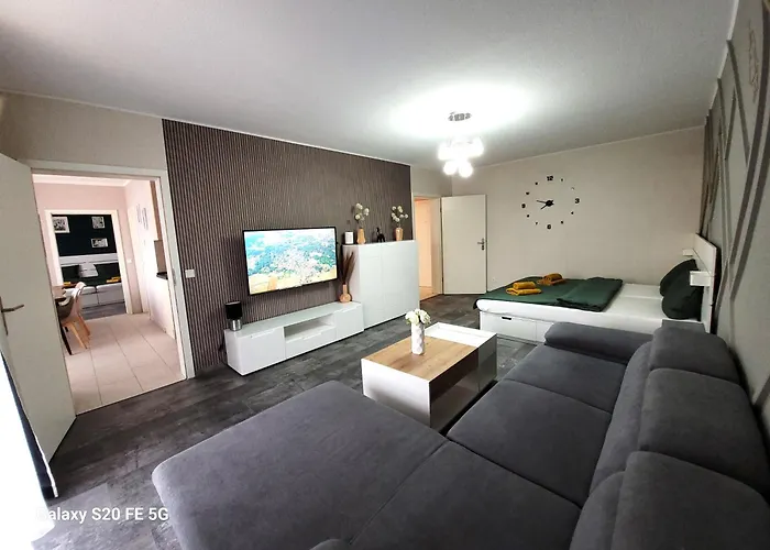 Grosse 3-zimmer Wohnung, Zentrale Lage.